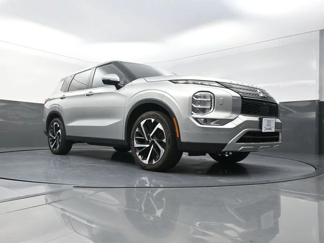 Used 2023  Mitsubishi  image 19