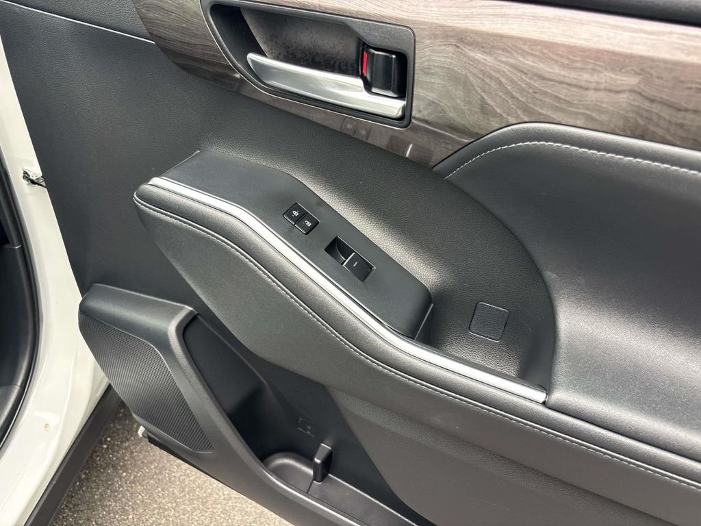 Used 2024 Beige Toyota Platinum image 21