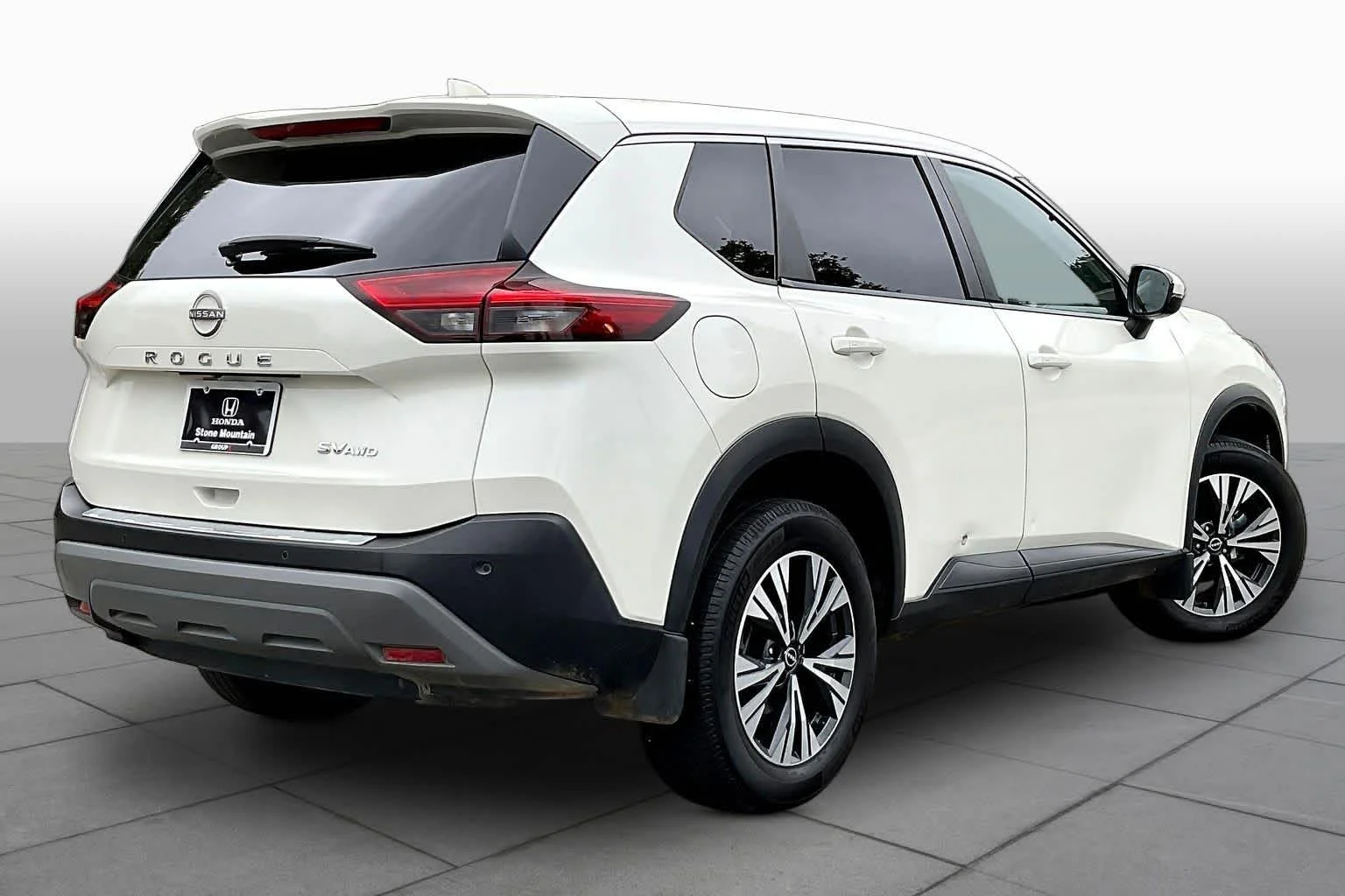 Used 2023 Pearl White Tricoat Nissan SV image 13