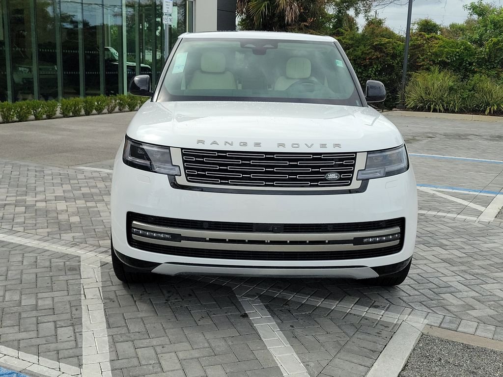 New 2026 Ostuni Pearl White Land Rover SE image 8