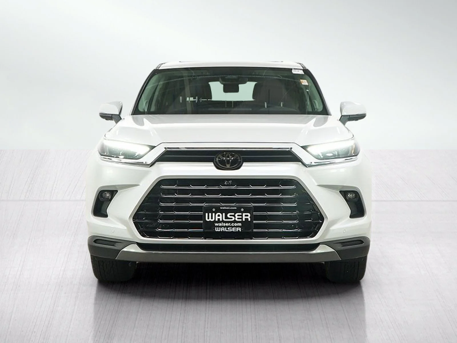 Used 2025  Toyota XLE image 8