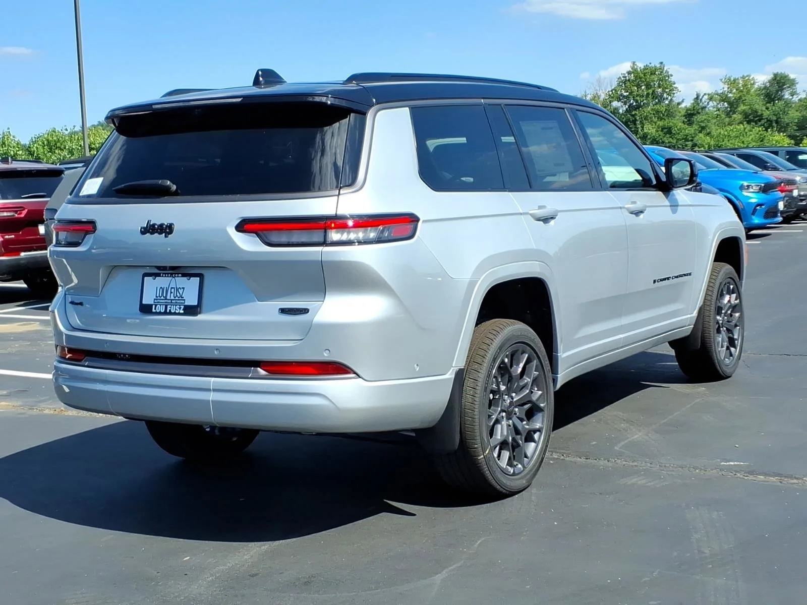 New 2026 Silver Zynith Exterior Paint Jeep Summit image 18