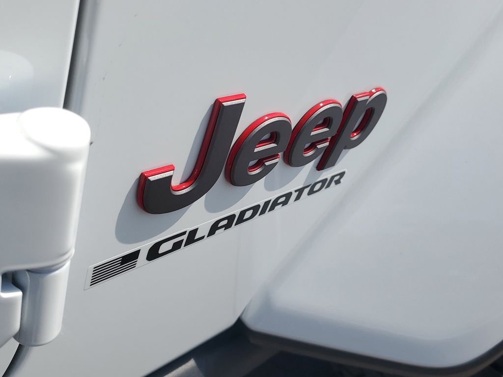 New 2026 Bright White Clear-Coat Exterior Paint Jeep Rubicon X image 5