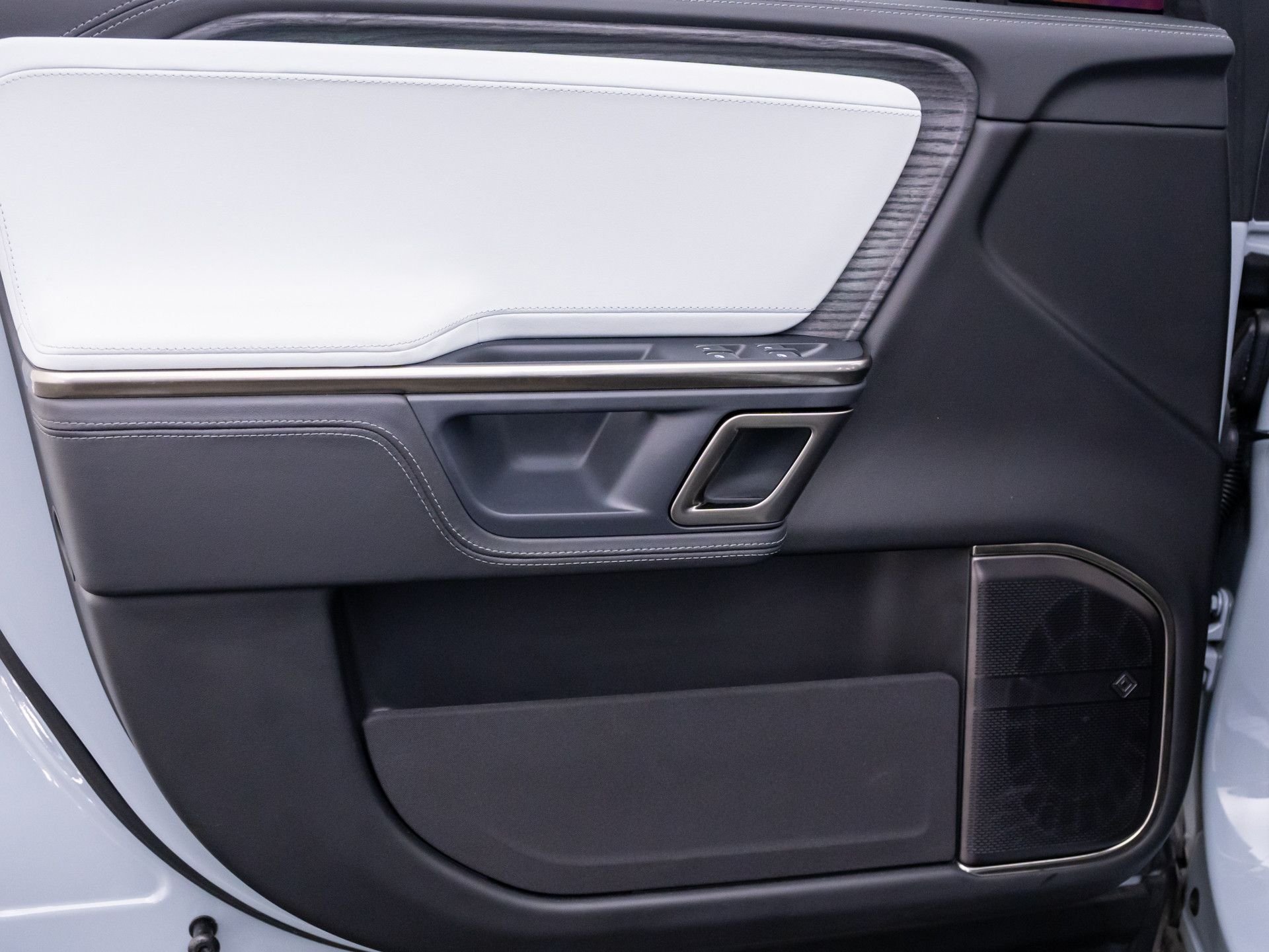 Used 2023  Rivian Adventure image 13