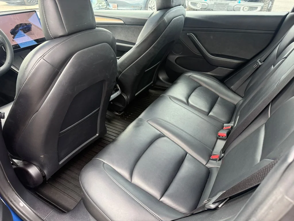 Used 2022  Tesla Base image 37