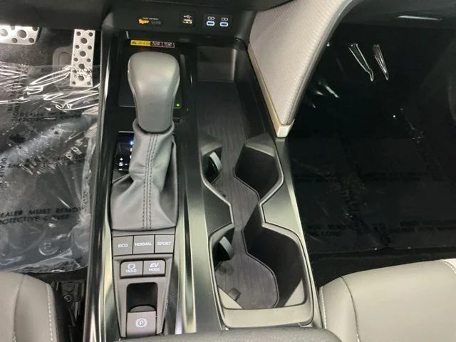 Used 2025  Toyota SE image 19