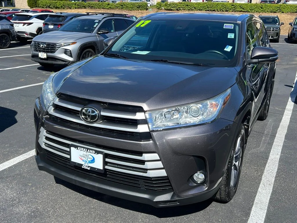 Used 2017 Predawn Gray Mica Toyota XLE image 4