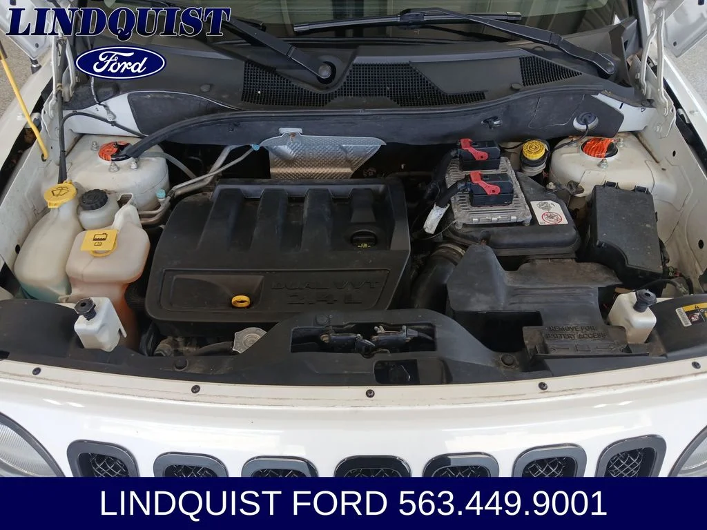 Used 2015 Bright White Clearcoat Jeep Sport image 19