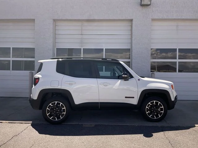 Used 2023 White Jeep Trailhawk image 1
