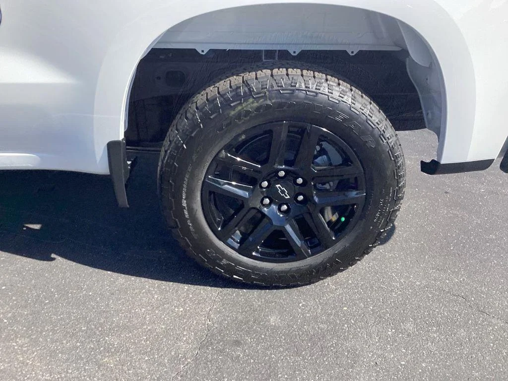 New 2026 Summit White Chevrolet RST image 20