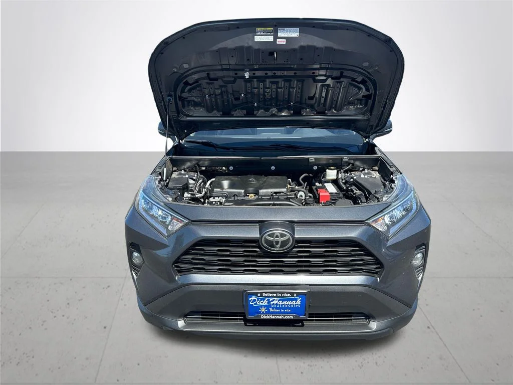 Used 2019 Gray Toyota XLE Premium image 4