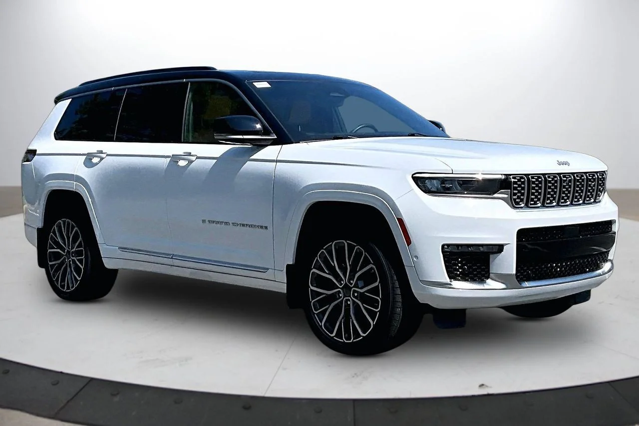 Used 2024 White Jeep Summit image 2