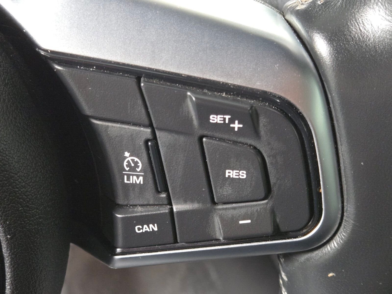 2023 Jaguar F-TYPE R-Dynamic - Photo 22