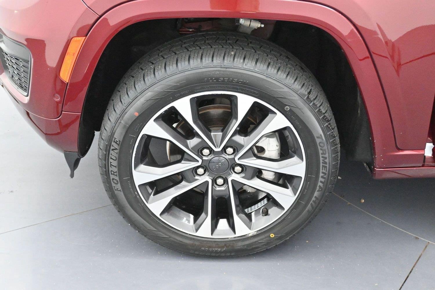 Used 2022 Velvet Red Pearlcoat Jeep Overland image 32