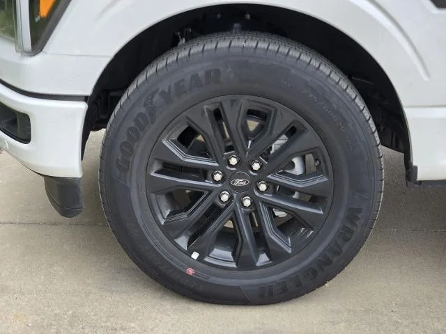 New 2026 Star White Metallic Tri-Coat Ford Lariat® image 28
