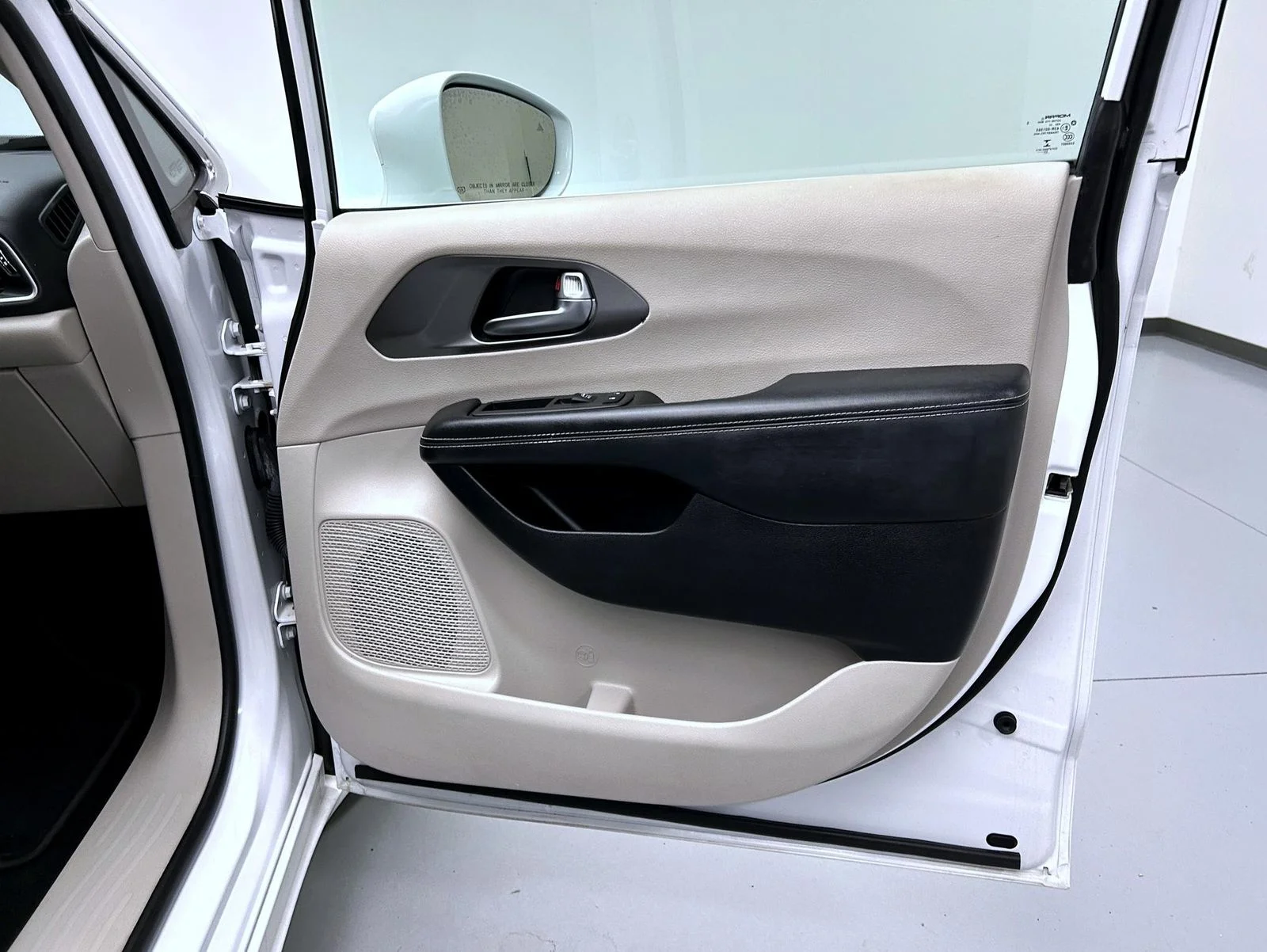 Used 2022 White Chrysler Touring L image 16
