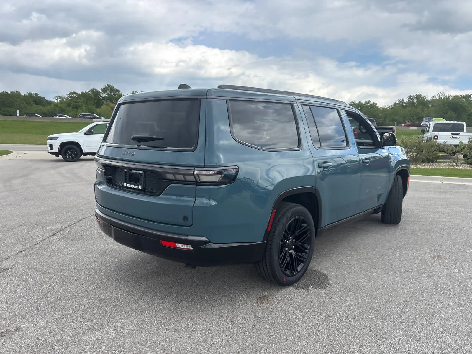 New 2026 Steel Blue Exterior Paint Jeep Limited Reserve image 9