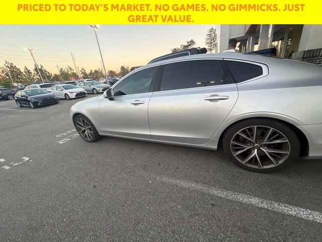 Used 2018 Silver Volvo T5 Momentum image 13