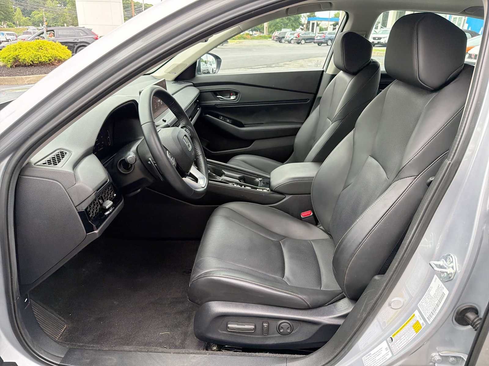 Used 2023 Lunar Silver Metallic Honda Touring image 11