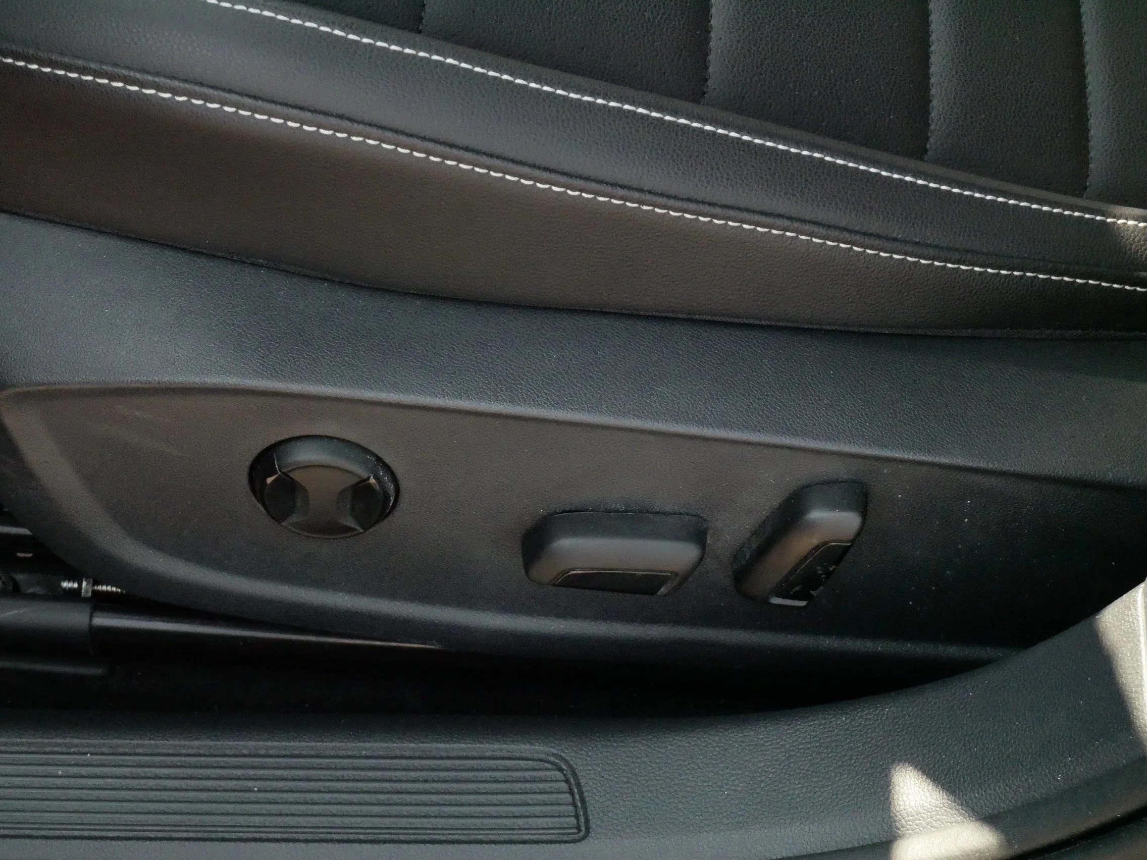Certified Used 2023 DEEP BLACK PEARL EFFECT Volkswagen SE image 20