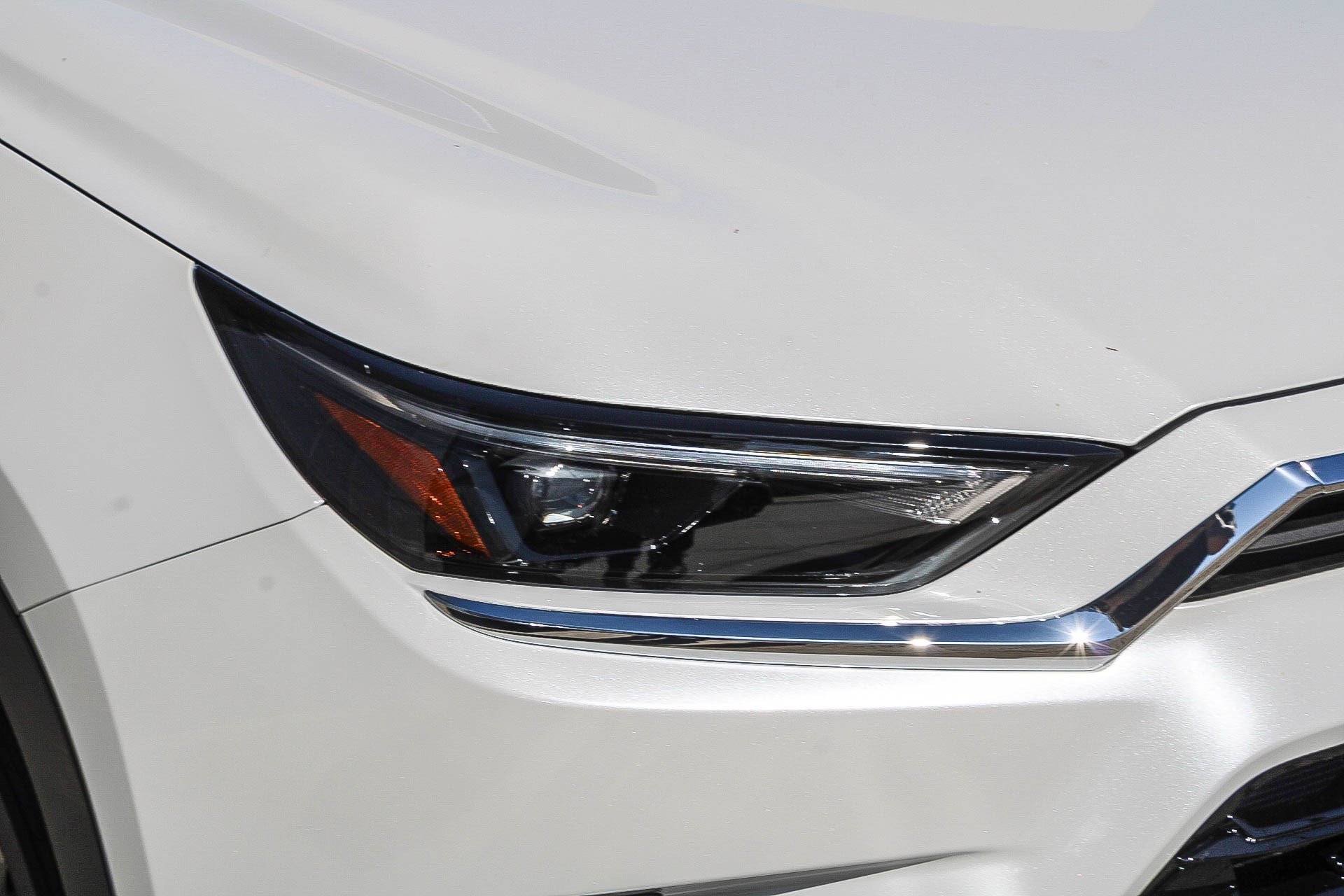 New 2026 Wind Chill Pearl <sup>1</sup> Toyota  Limited image 4