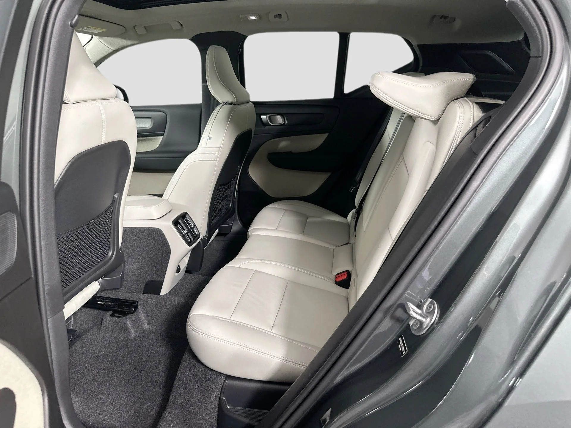 2026 Volvo XC40 Plus - Photo 23