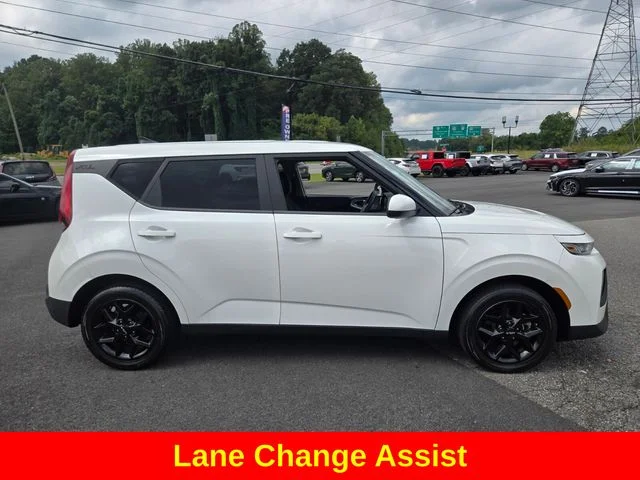 Used 2022 White Kia LX image 10