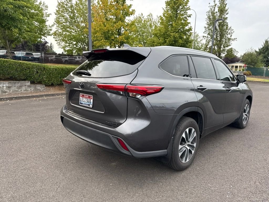 Used 2022 Magnetic Gray Metallic Toyota XLE image 6