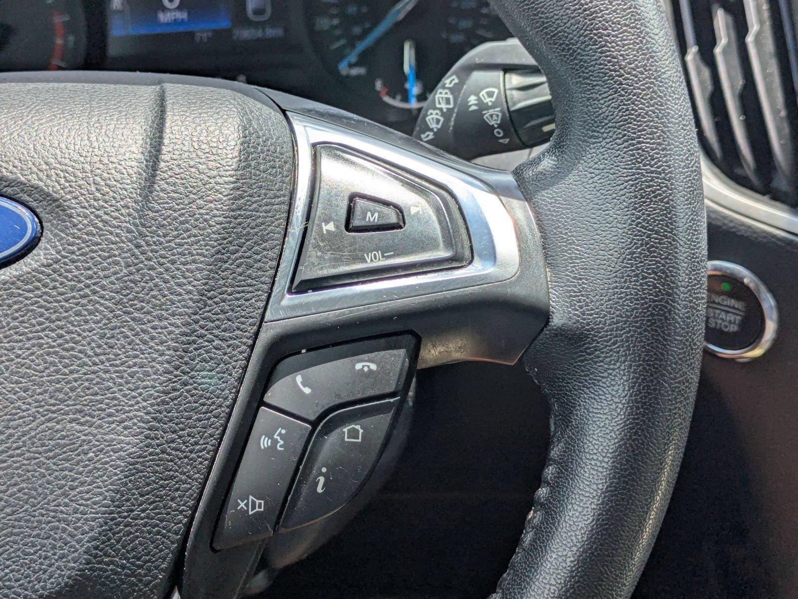 Used 2019  Ford SEL image 18