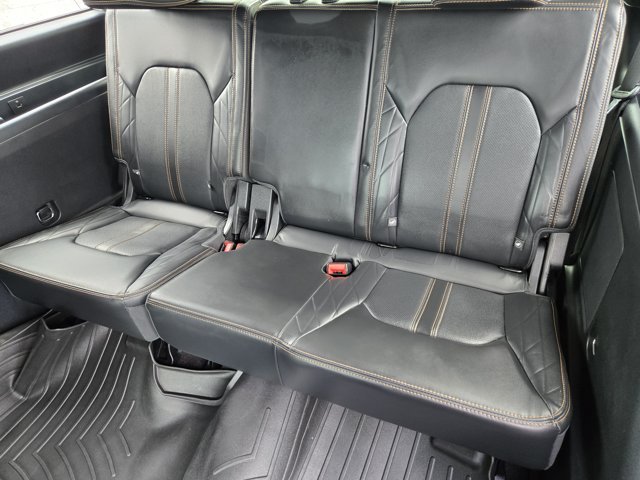 Used 2022 White Metallic Ford  image 28