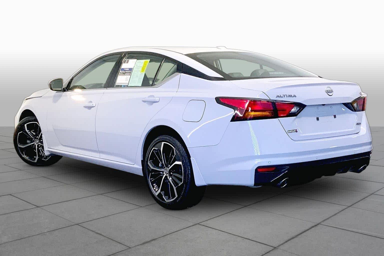 Used 2025 Gray Sky Pearl Nissan SR image 12