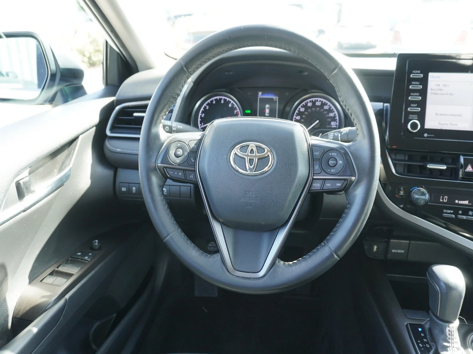 Used 2022 White Toyota SE image 13