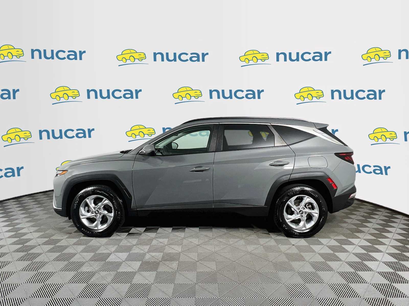 Used 2024 Hampton Gray Hyundai SEL image 4