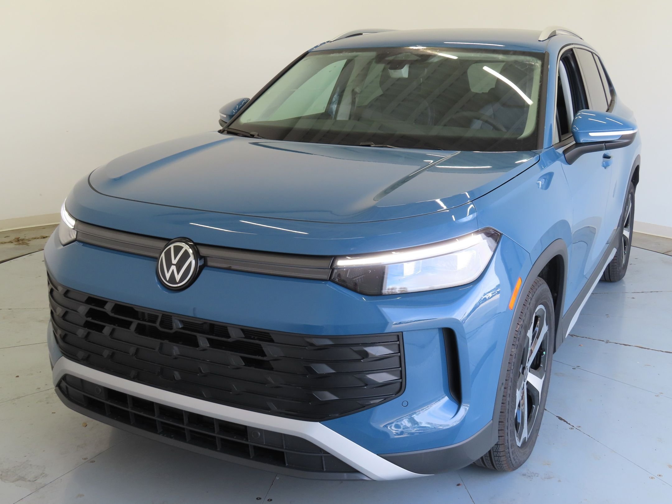Used 2026 Blue Volkswagen 2.0T SE image 8