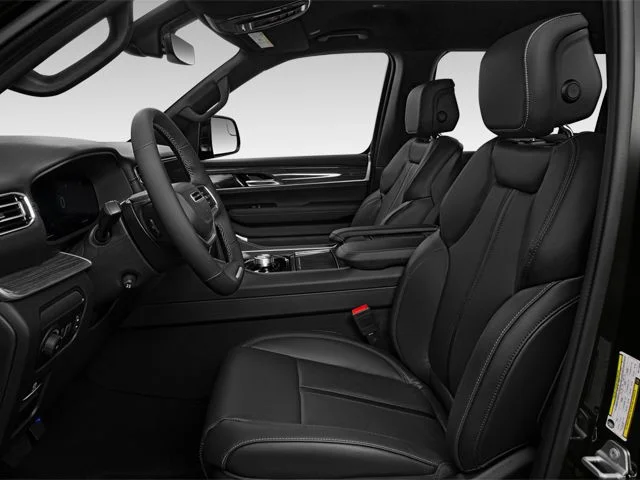 Used 2023 Diamond Black Crystal Pearlcoat Jeep Series II image 10