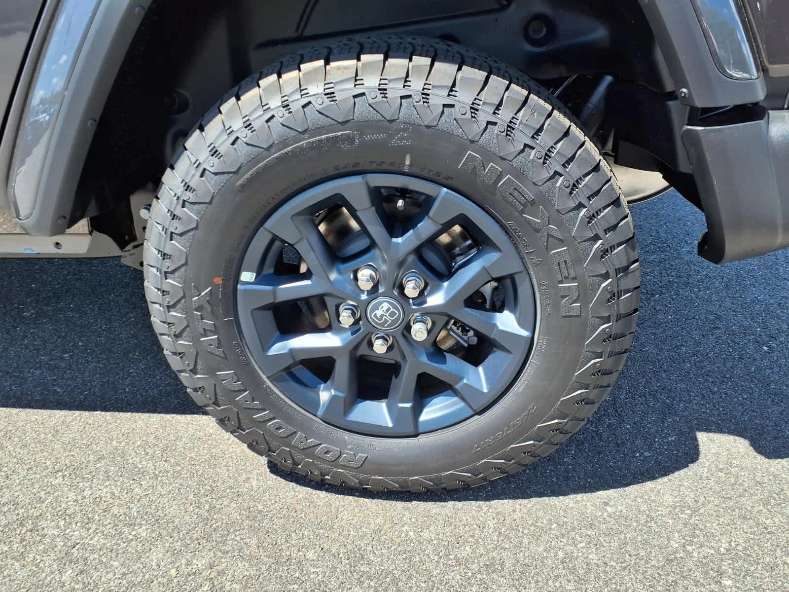 New 2026 Granite Crystal Metallic Clearcoat Jeep 85th Anniversary image 13
