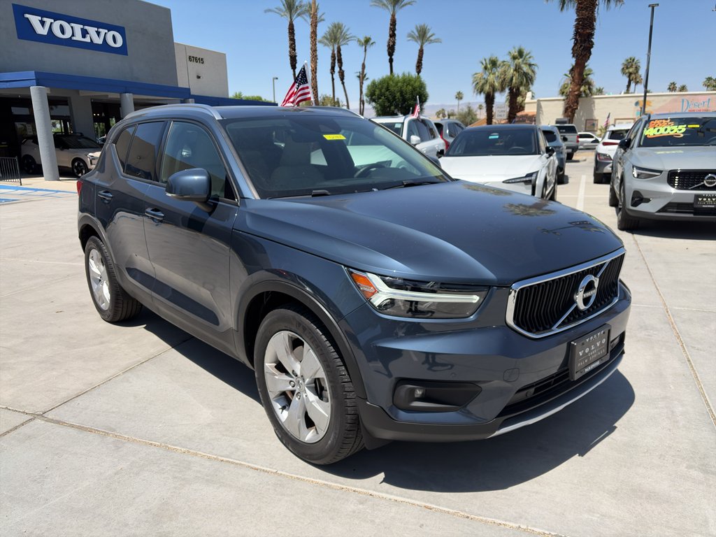 2021 Volvo XC40 T5 Momentum AWD's photo