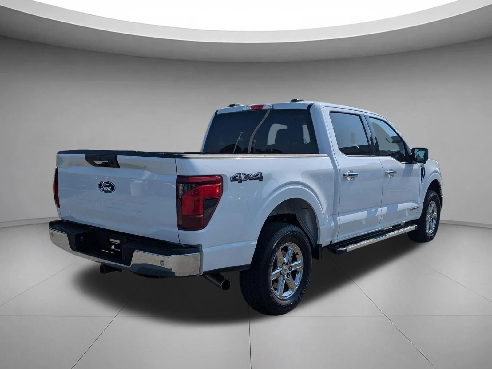 Used 2024 Oxford White Ford XLT image 5