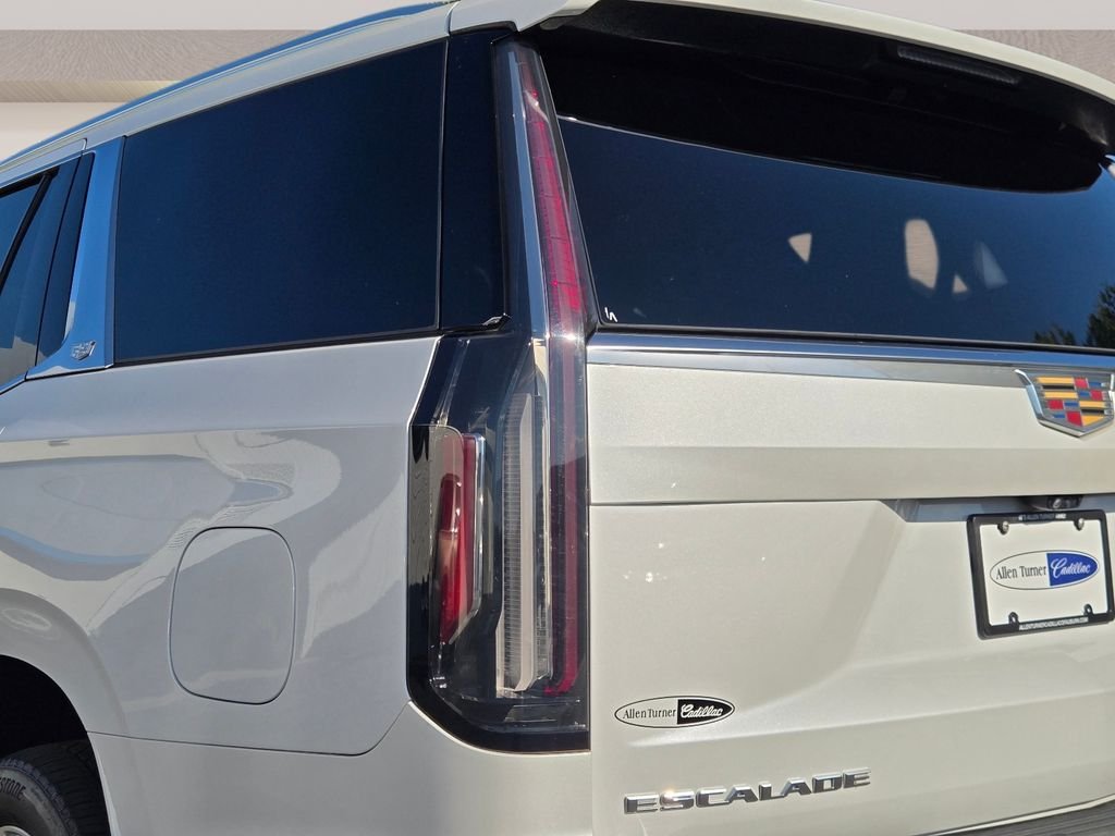 Used 2023 White Cadillac Premium Luxury image 10