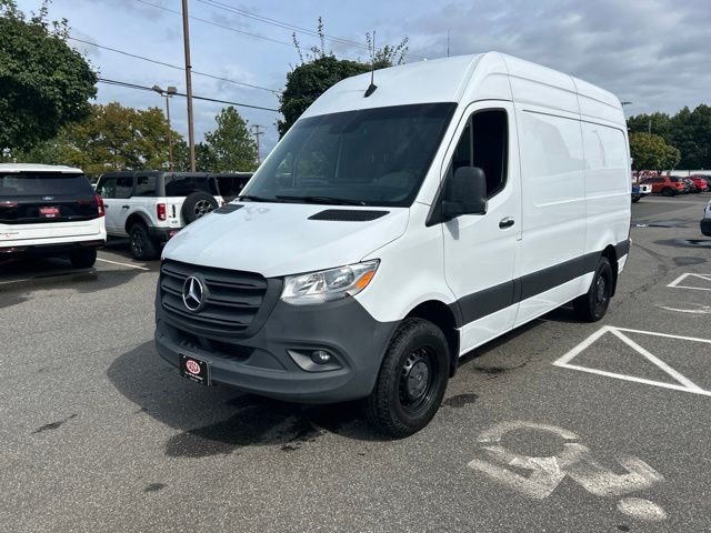 Used 2023 White Mercedes-Benz Cargo 144 WB image 3