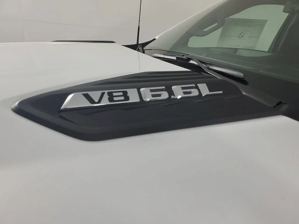 New 2026 Summit White Chevrolet WT image 30