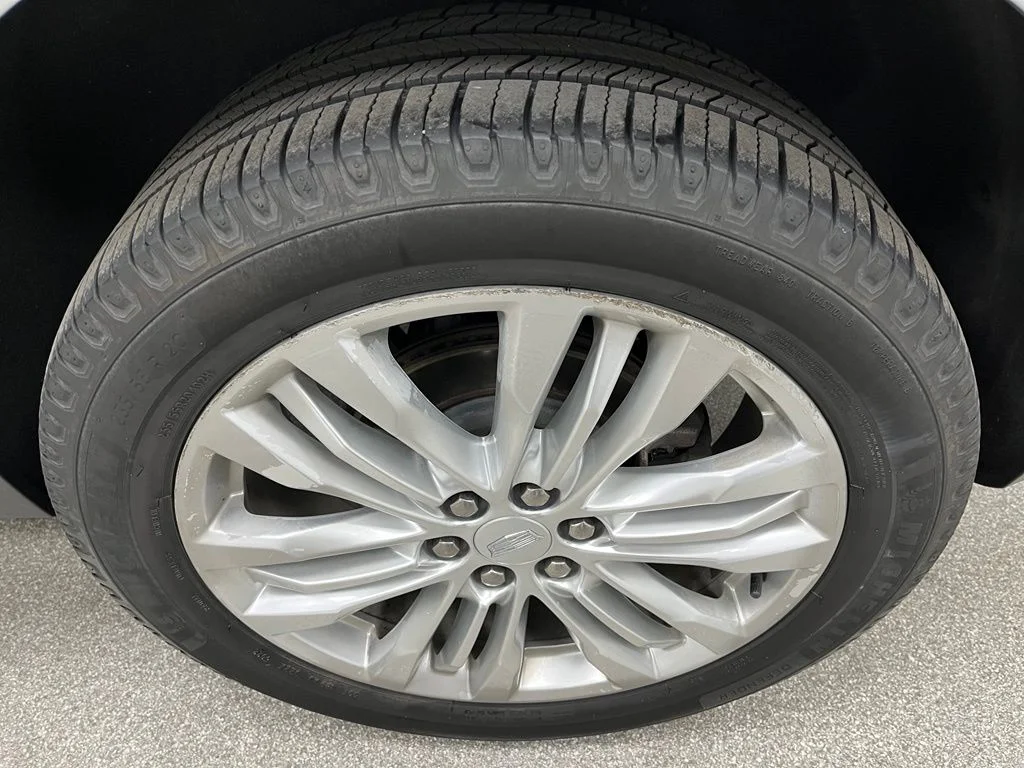 Used 2019 Silver Cadillac Premium Luxury image 14