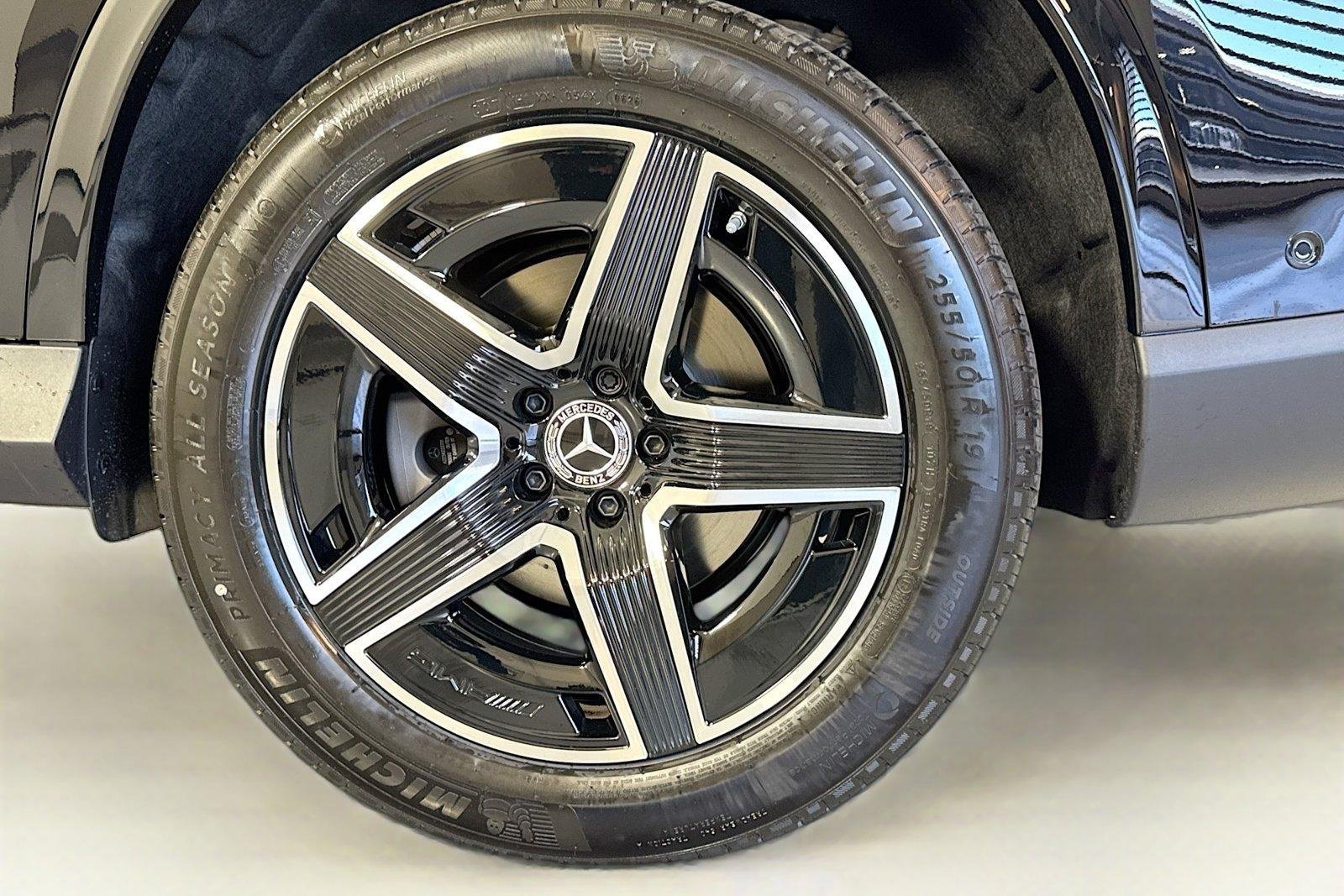 New 2026 Black Mercedes-Benz GLC 300 image 29