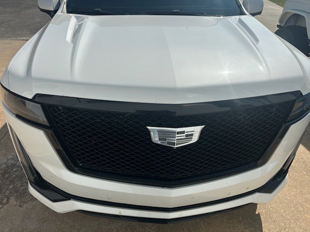 Used 2021 White Cadillac Sport image 3