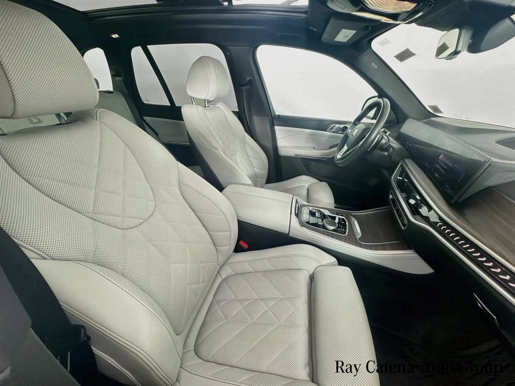 Used 2024 Gray BMW xDrive40i image 29