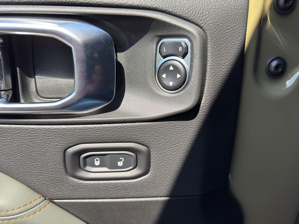 Used 2025 Green Jeep Mojave X image 30