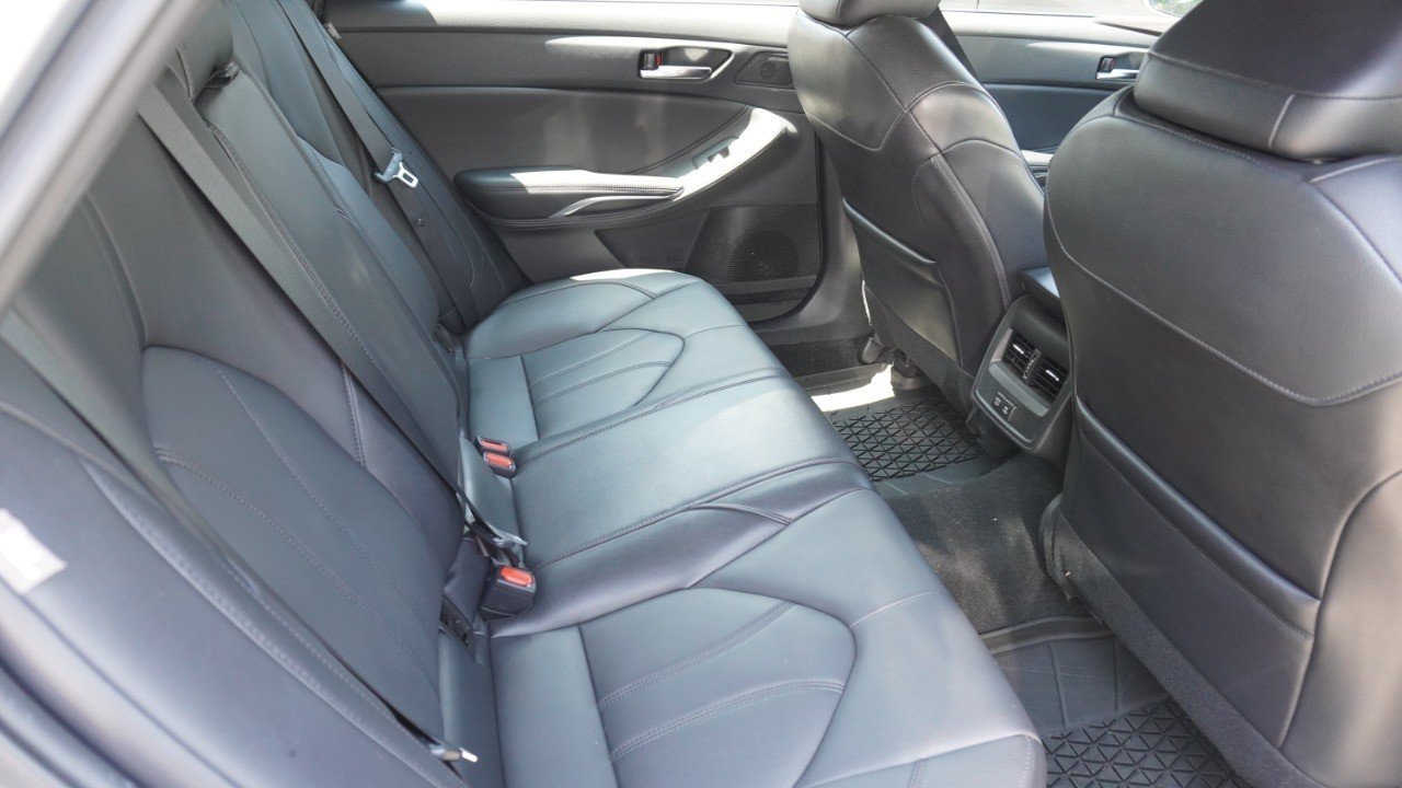 Used 2022 Silver Toyota XLE image 12