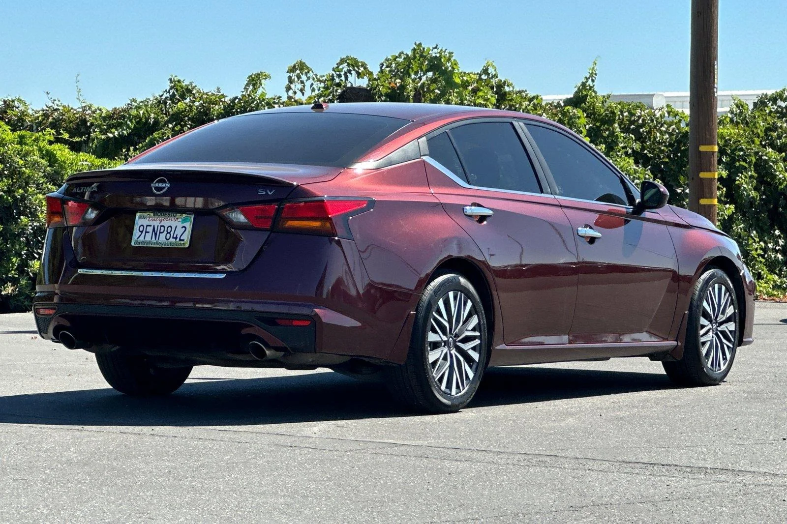 Used 2023 Garnet Pearl Metallic Nissan 2.5 SV image 4