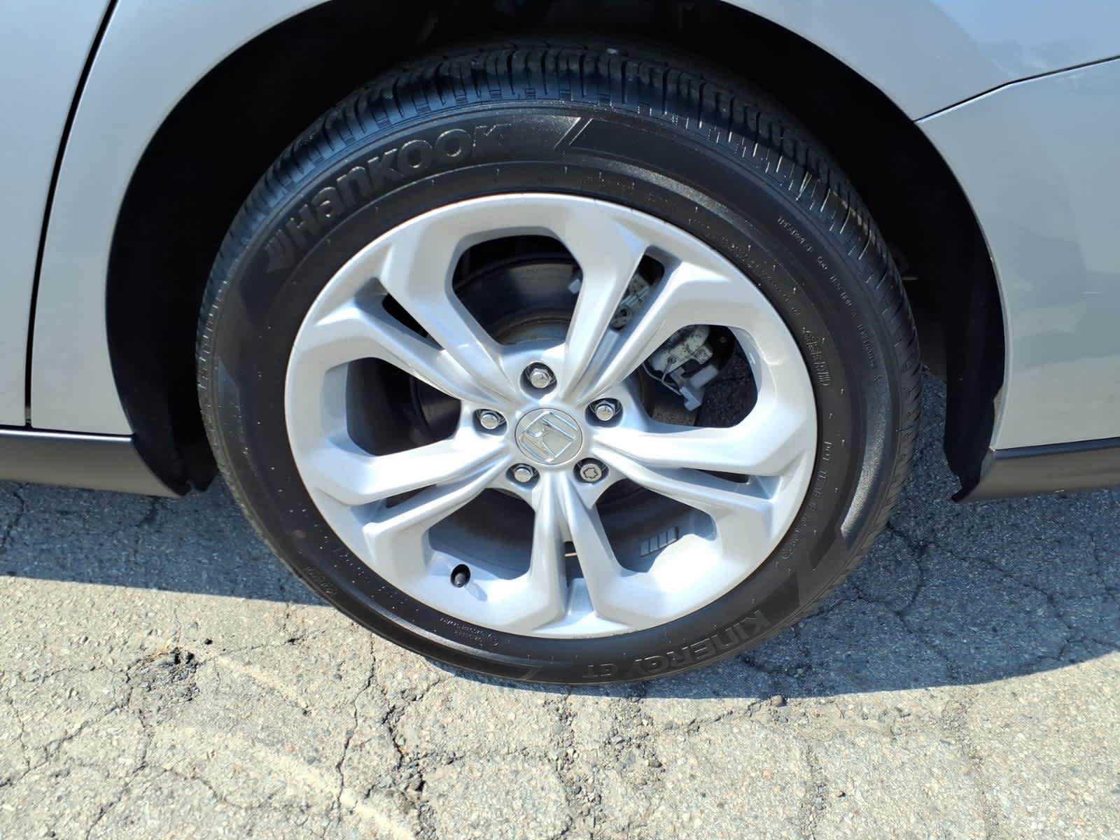 Certified Used 2023 Lunar Silver Metallic Honda LX image 8