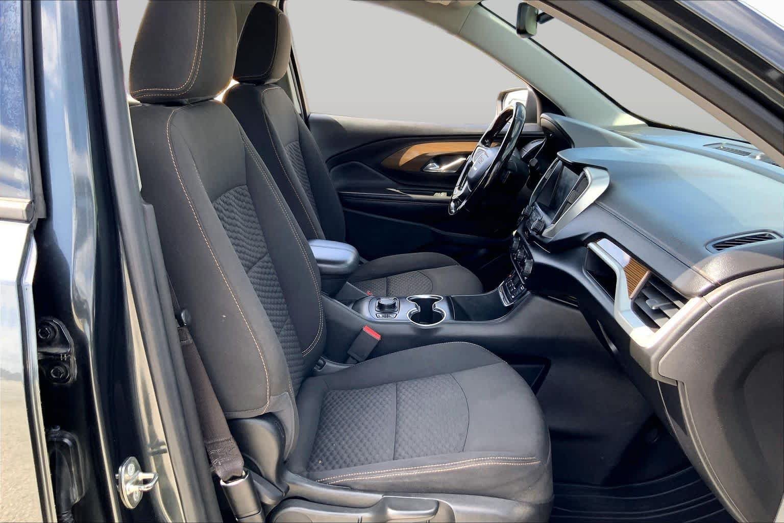 Used 2018 Graphite Gray Metallic GMC SLE image 9